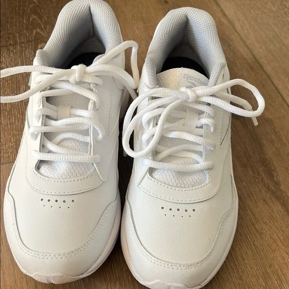 NWOB!! Reebok White and Light Gray Women's Sneakers. Memorytech Ortholite Insole - Picture 1 of 7